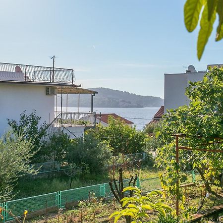 Apartments By The Sea Seget Vranjica, Trogir - 1038 외부 사진