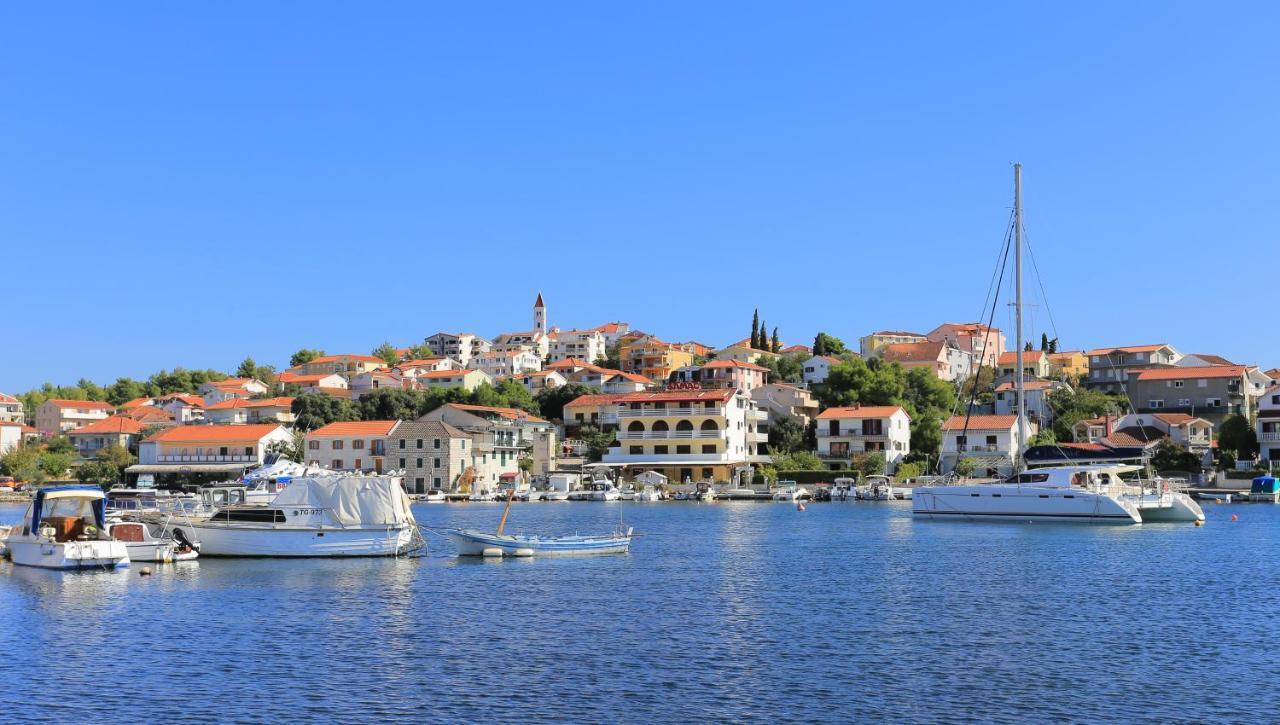 Apartments By The Sea Seget Vranjica, Trogir - 1038 외부 사진