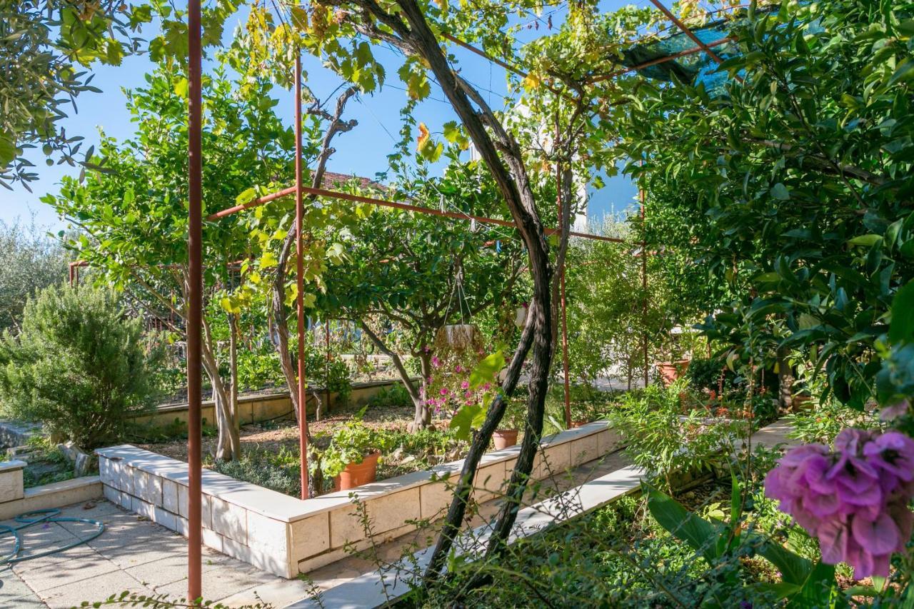 Apartments By The Sea Seget Vranjica, Trogir - 1038 외부 사진