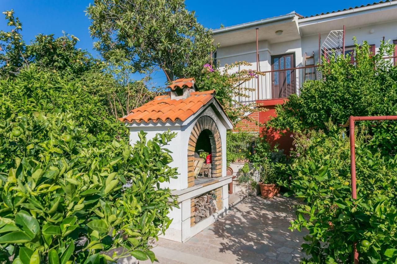 Apartments By The Sea Seget Vranjica, Trogir - 1038 외부 사진