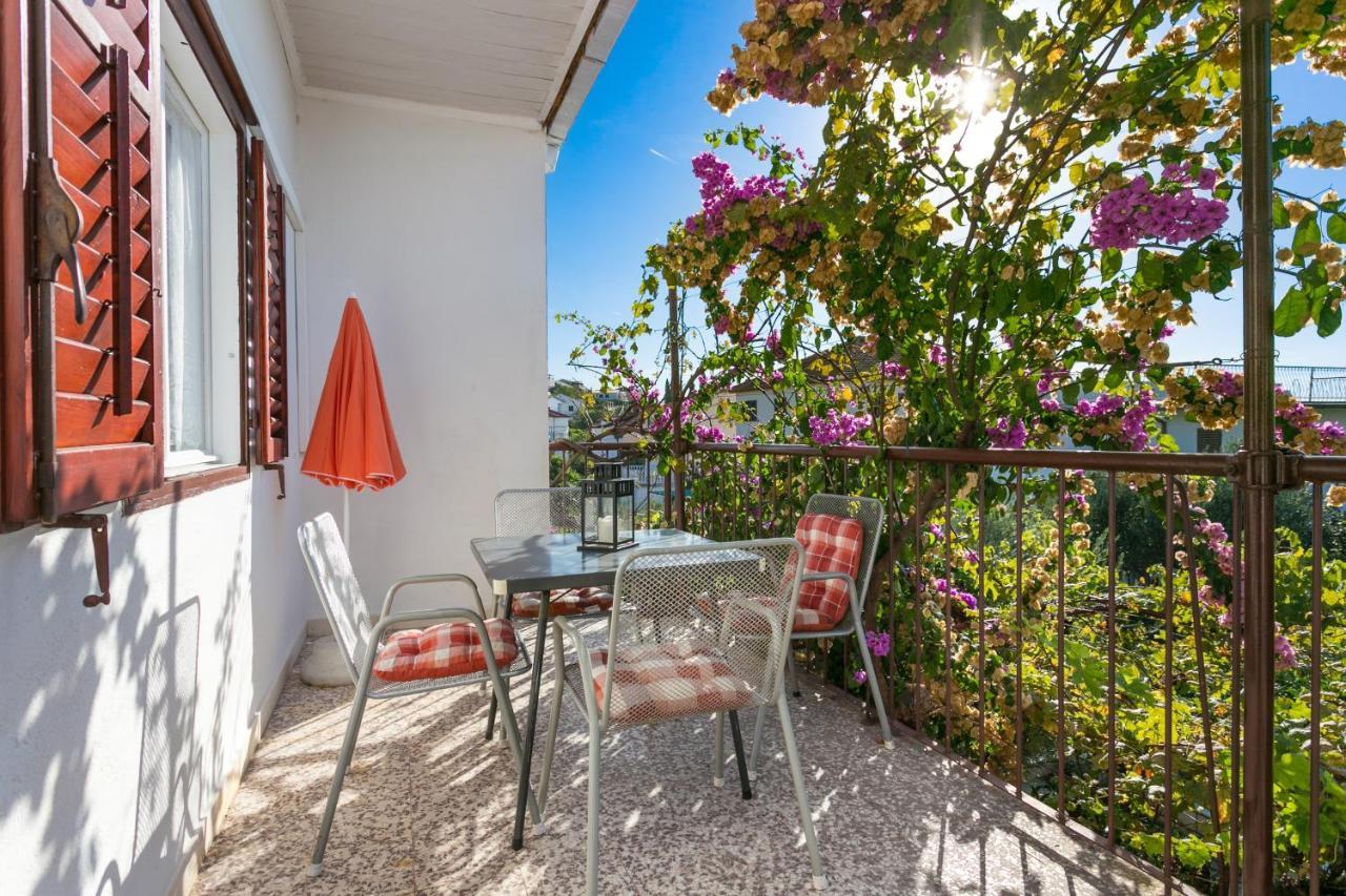 Apartments By The Sea Seget Vranjica, Trogir - 1038 외부 사진