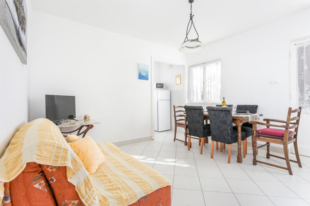 Apartments By The Sea Seget Vranjica, Trogir - 1038 외부 사진