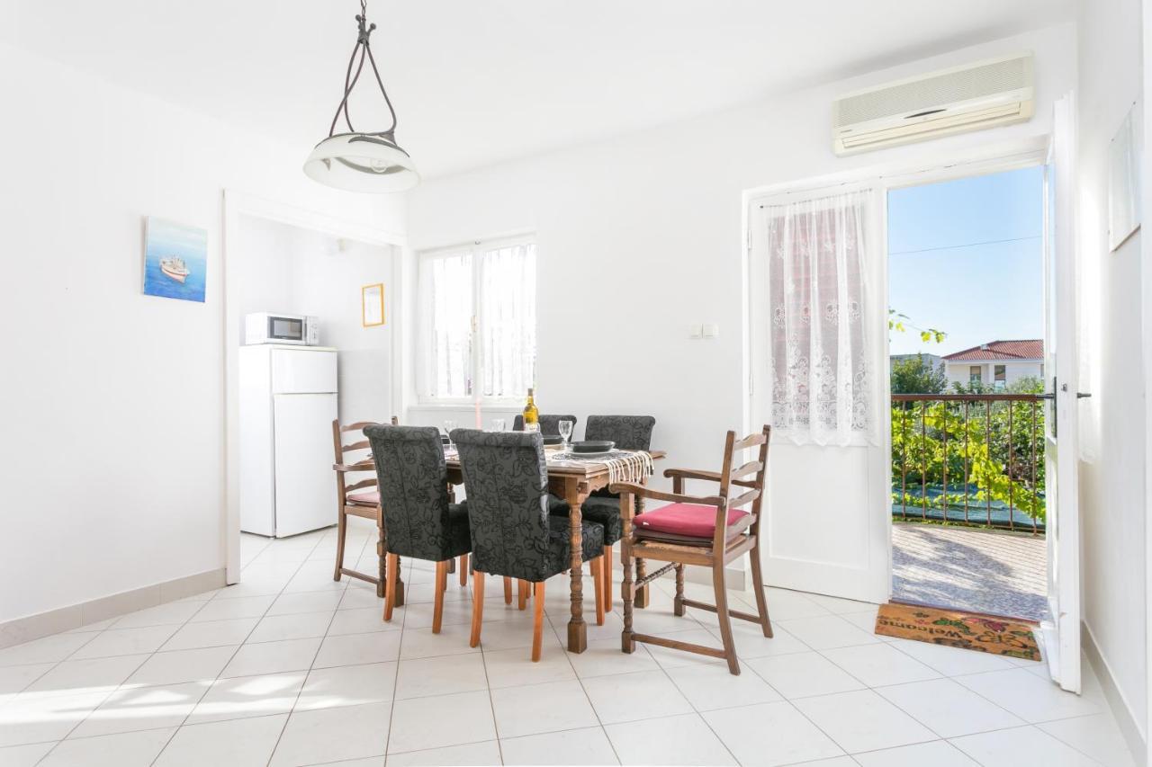Apartments By The Sea Seget Vranjica, Trogir - 1038 외부 사진