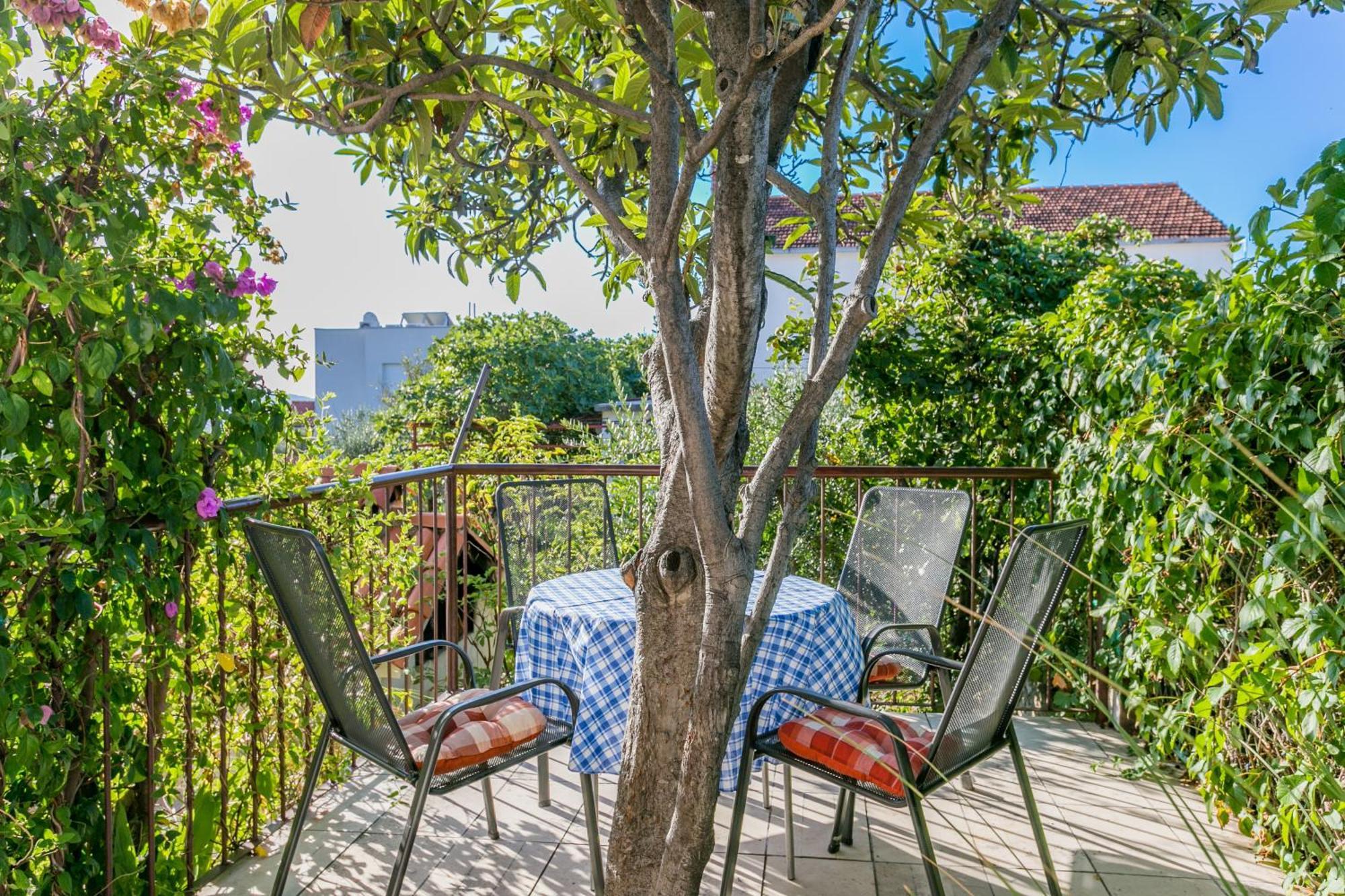 Apartments By The Sea Seget Vranjica, Trogir - 1038 외부 사진