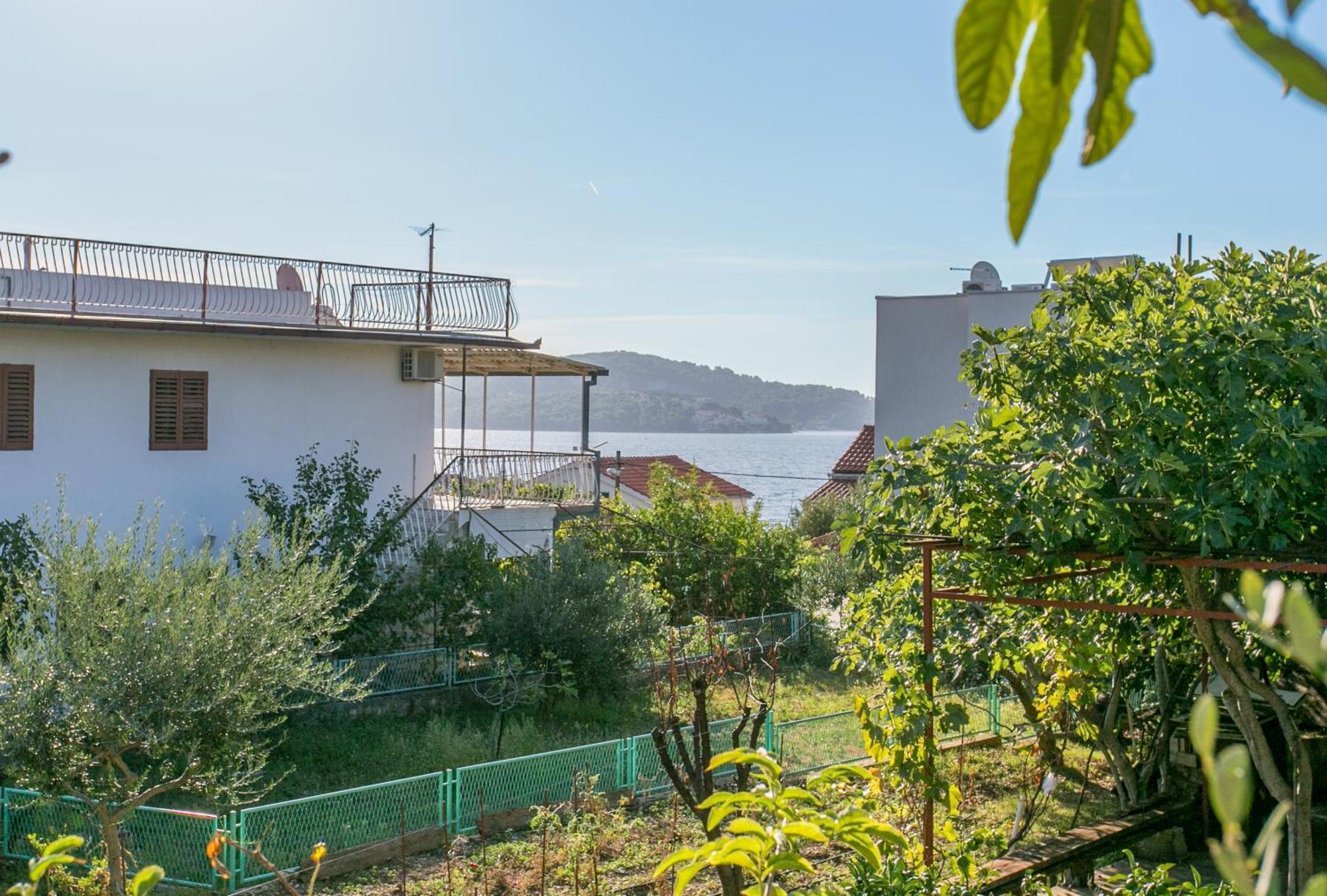Apartments By The Sea Seget Vranjica, Trogir - 1038 외부 사진