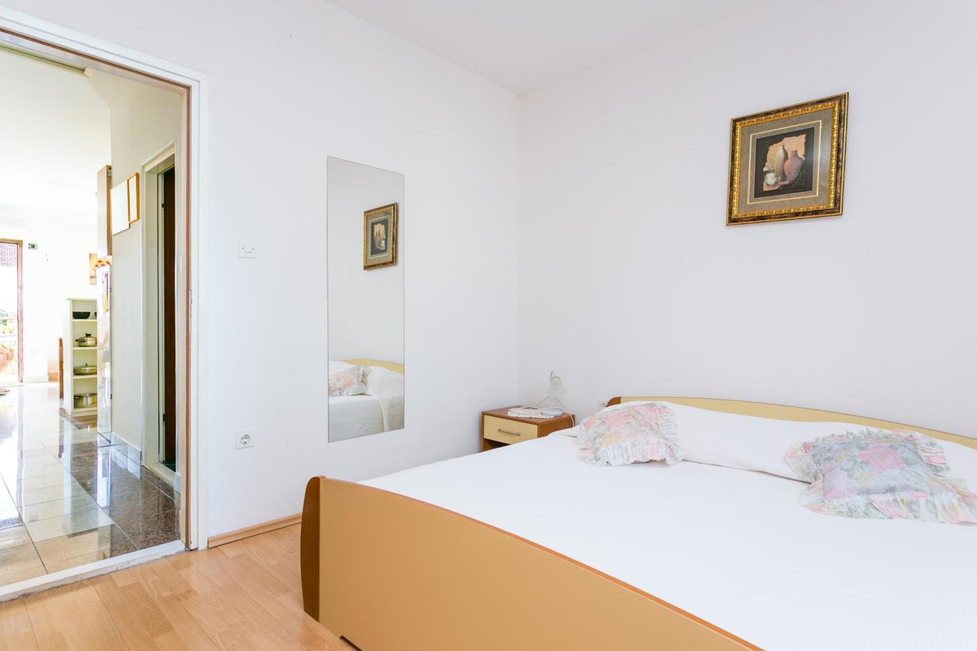 Apartments By The Sea Seget Vranjica, Trogir - 1038 객실 사진